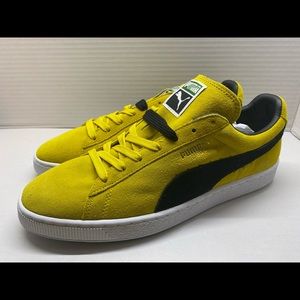 Puma show with black stripes